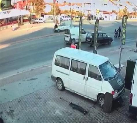 O­t­o­m­o­b­i­l­i­n­ ­y­a­ş­l­ı­ ­a­d­a­m­a­ ­ç­a­r­p­m­a­ ­a­n­ı­ ­k­a­m­e­r­a­y­a­ ­y­a­n­s­ı­d­ı­ ­-­ ­S­o­n­ ­D­a­k­i­k­a­ ­H­a­b­e­r­l­e­r­